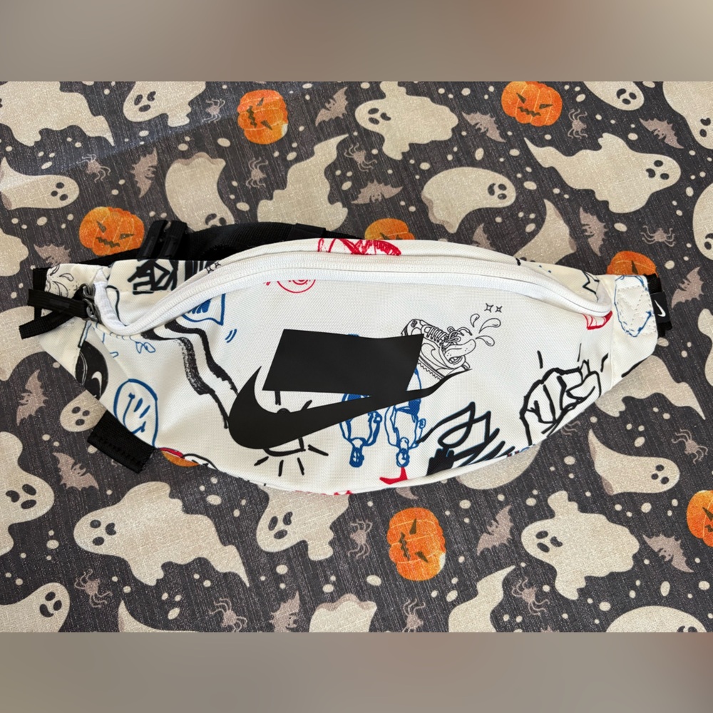 Nike White and Black Graphic Waist Bag
